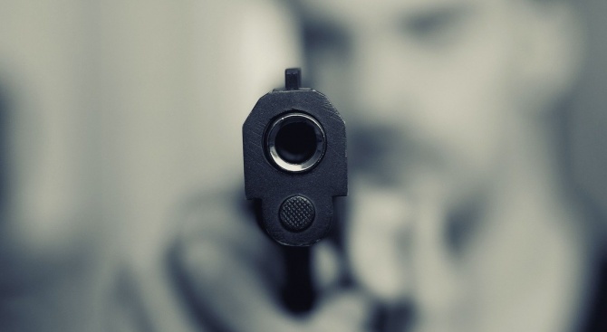 Грузинец обра мъж с пистолет 