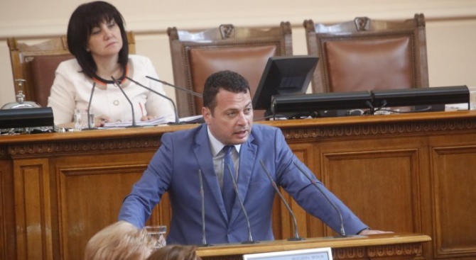 Иван Ченчев: Правителството работи на парче и постоянно гаси пожари - това не е нормално управление