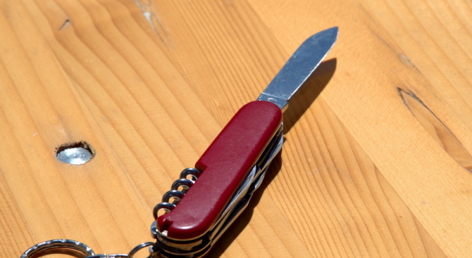 Кървав купон в Русе: Наръгаха мъж с джобно ножче