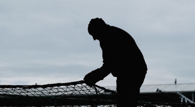 Стотици рибари бедстваха на откъснат леден блок в Русия