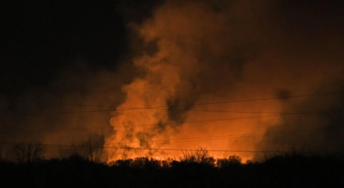 Голям пожар гори в защитената местност Калимок в Силистренско
