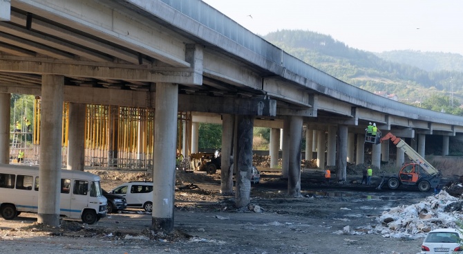 Ново незаконно сметище изникна под моста край Дупница