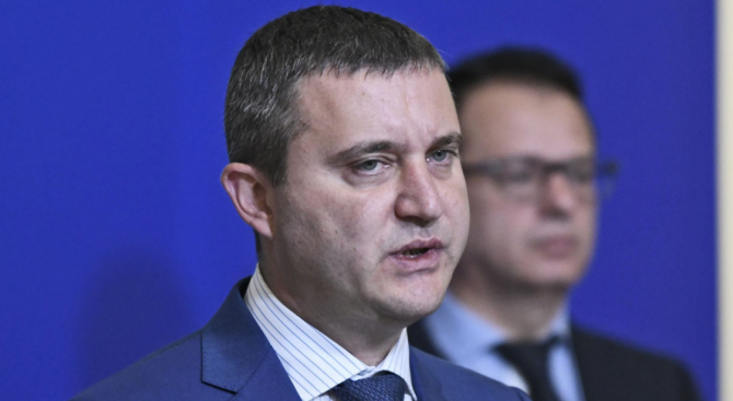 Горанов: Емоционалните реакции на политикът Радев са негово право