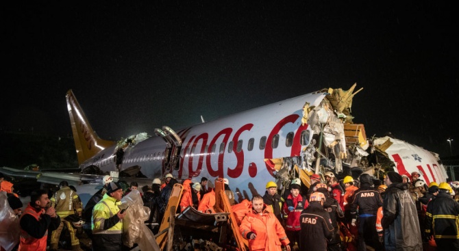 Три вече са жертвите на самолетната катастрофа в Турция