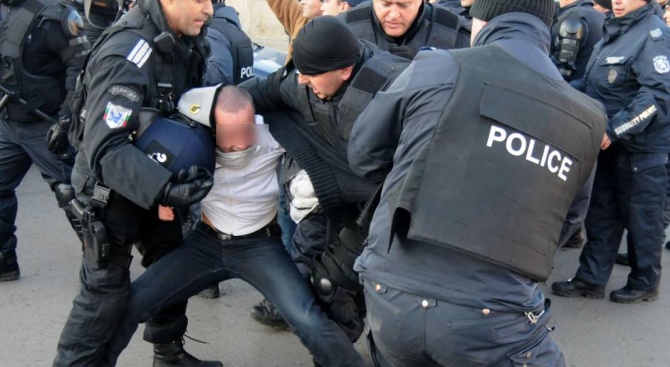 Спецакция в Розино: Арестуваха 60 души 