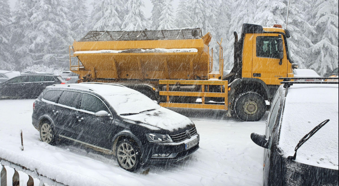 Временно затвориха пътищата в природен парк Витоша