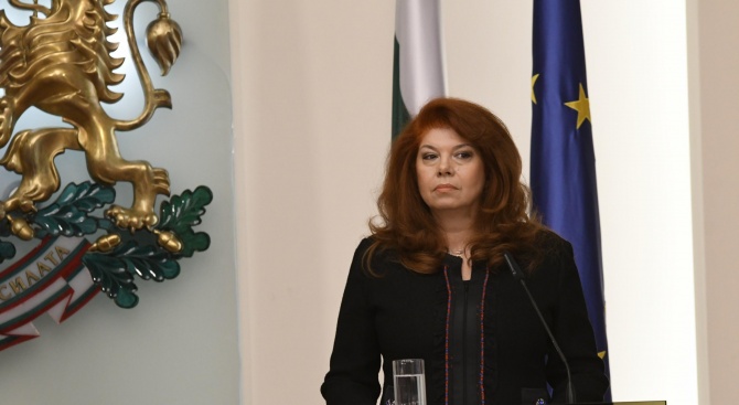Илияна Йотова: Не е време институциите да се самоизяждат