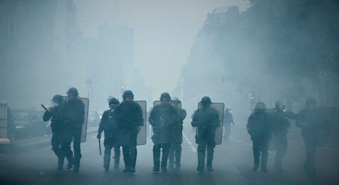Сблъсъци и арести на протестите на "жълтите жилетки" във Франция