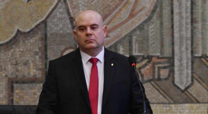 Гешев: Сблъсък с президента не сме имали, в България няма абсолютни имунитети