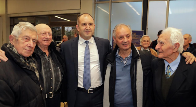 Румен Радев: Авиацията ни носи духовната красота на дълга към нацията и верността към България