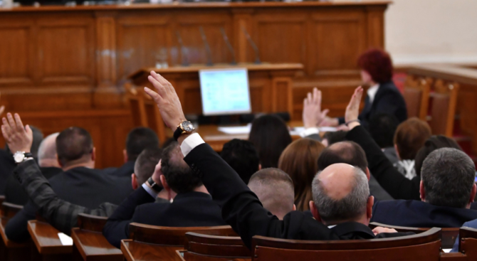 Парламентът прие окончателно на второ четене промените в Закона за туризма