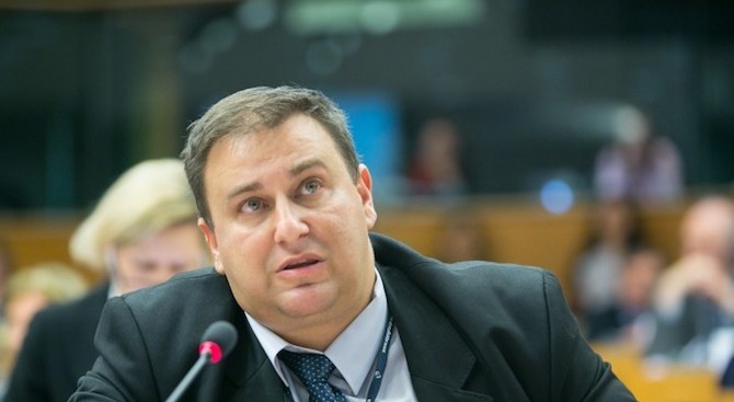 Емил Радев призова за по-строг контрол върху приложението на разпоредбите срещу прането на пари в ЕС