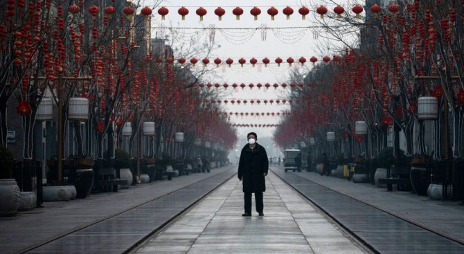 Фотограф показва нереално празните улици на Шанхай