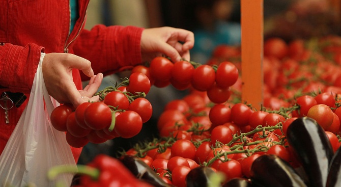 Опасен вирус плъзна по доматите 