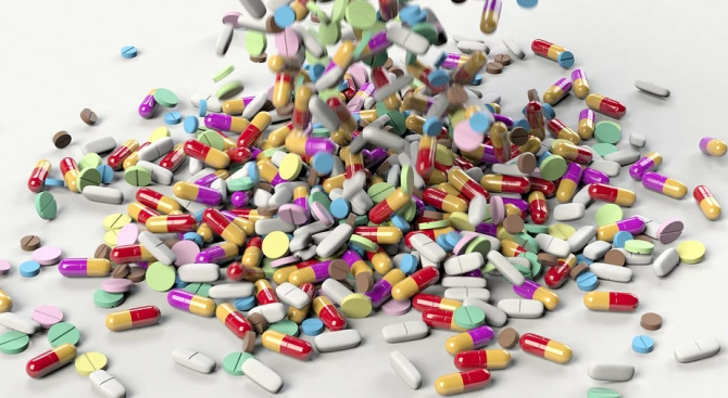 Китайският вирус застрашава световните доставки на антибиотици