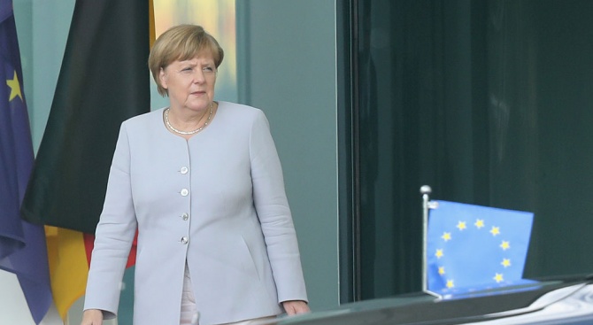 Ангела Меркел: Няма да се намесвам в избирането на нов лидер на ХДС
