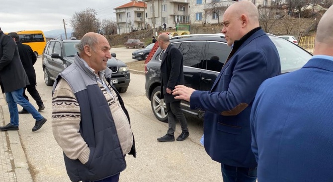  Гешев посети с. Церово и гр. Благоевград