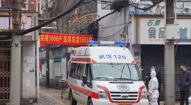 Броят на починалите от коронавируса в Китай достигна 2592 души