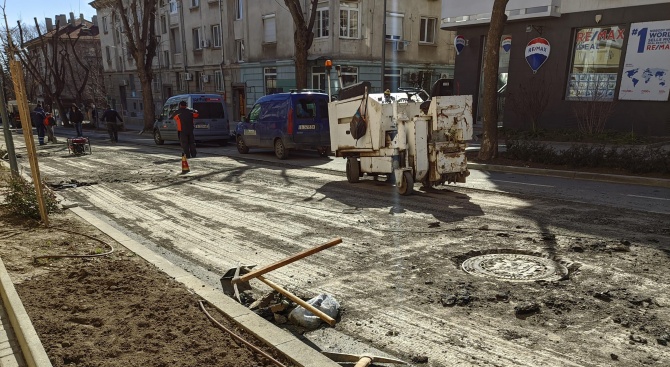 Преасфалтират наскоро асфалтирана улица във Варна
