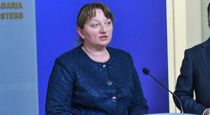 Деница Сачева призова хората да не се поставят под карантина самоцелно