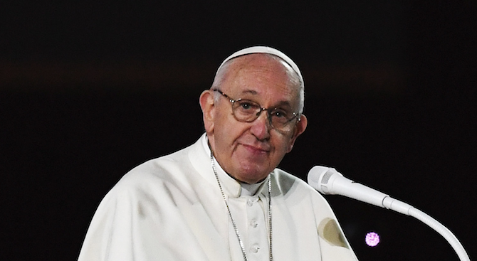 Папата втори ден с настинка, отмени днешните си аудиенции