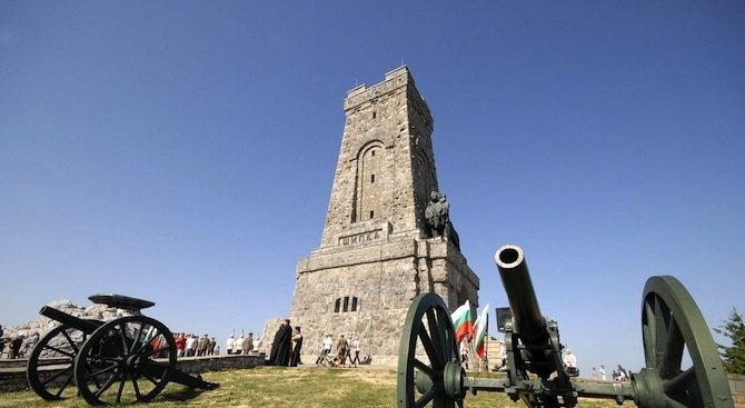 Щабът за коронавируса препоръчва да се отменят тържествата на връх Шипка