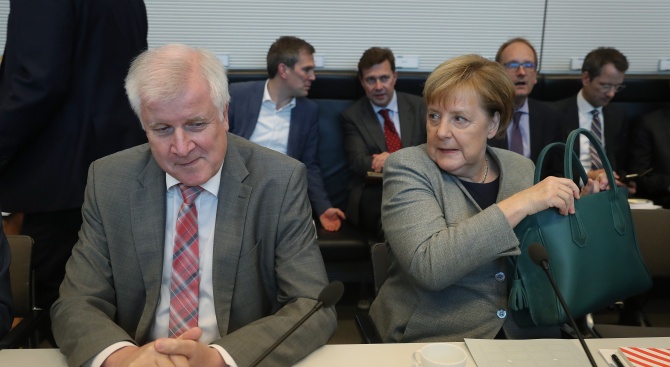 Германски министър отказа да се ръкува с Меркел заради коронавируса