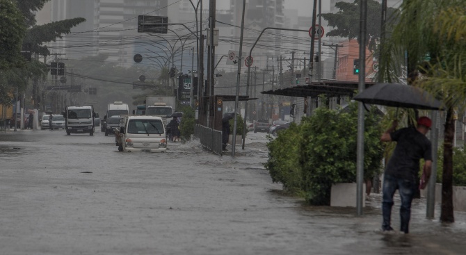 Буря отне живота на най-малко 12 души в Бразилия