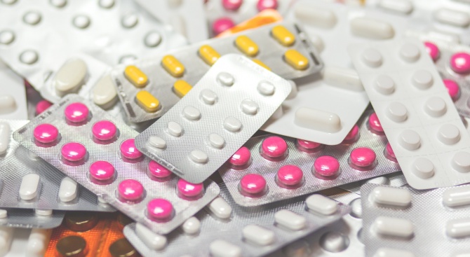 Фармацевти искат да могат да продават заместители на предписани, но липсващи лекарства