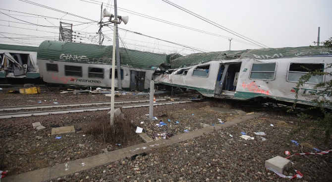 Високоскоростен влак във Франция дерайлира, поне 20 души са ранени 