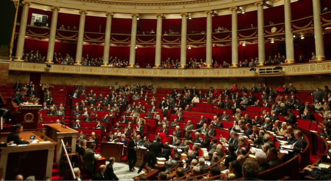 Френското Национално събрание прие втората част на спорната пенсионна реформа