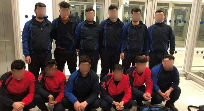 Гърция залови 12 мигранти с фалшиви български паспорти