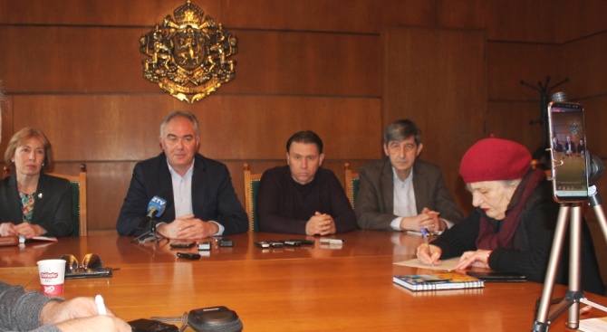Не са обсъждани мерки за блокада на Плевен, заяви кметът на града