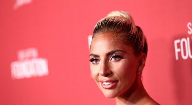 Лейди Гага си самоналожи карантина заради коронавируса