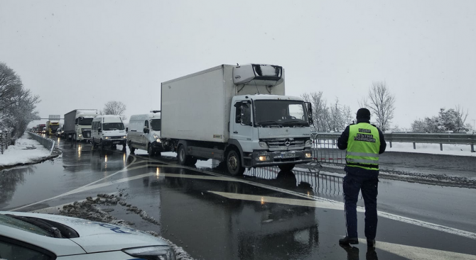 МВР показа нова декларация за пътуващите през КПП-тата на областните градове 