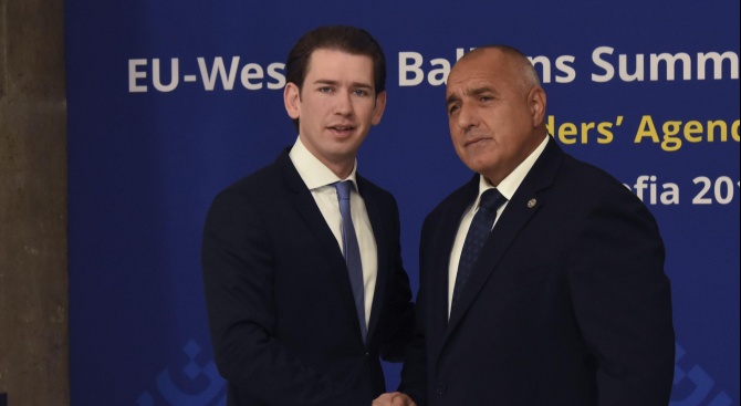 Борисов обсъди с  Курц възможността за доставка на защитни облекла от България