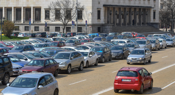 Местата за платено паркиране в София се препълниха