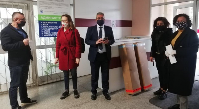 Депутати от ГЕРБ дариха апарати за пречистване на въздуха на УМБАЛ-Бургас