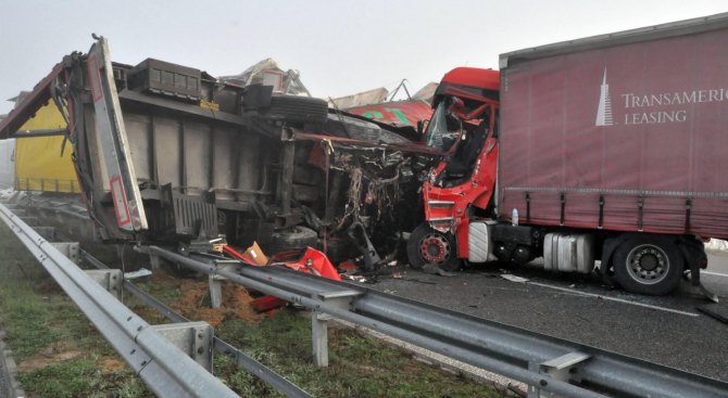 Тежка верижна катастрофа на магистрала "Марица", има загинали
