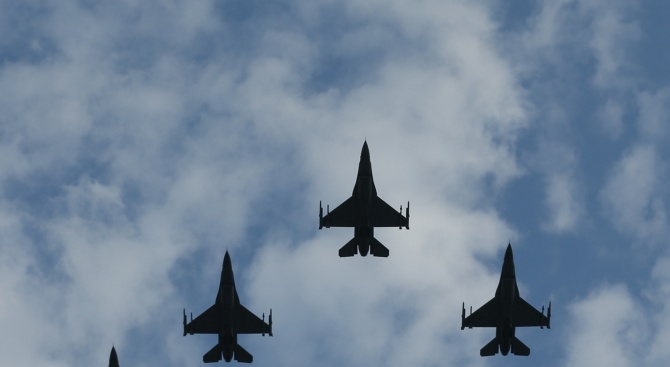 Обявен бе договорът за производство на самолетите F-16 за българските ВВС
