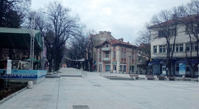 Цяло семейство бе открито мъртво във Велинград