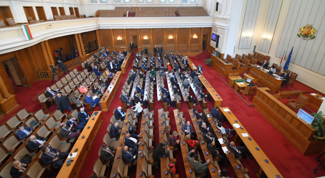 До 50 000 лева глоба за търговски вериги, които не предлагат българска продукция, прие парламентът