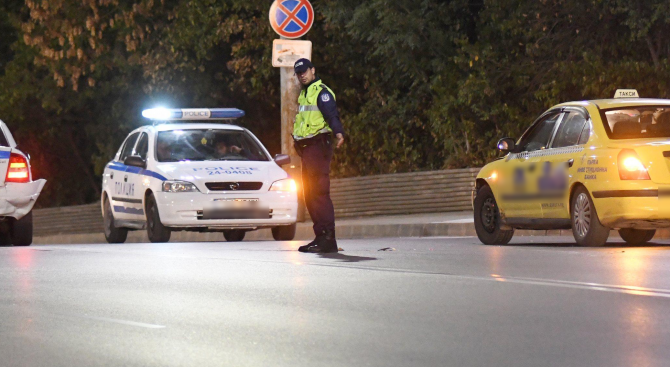 Пиян шофьор подкара такси в София, подгони и хора с палка