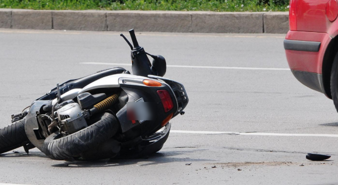 Тежка катастрофа с мотоциклетист в Бургас