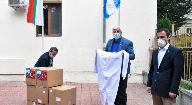  Турция подари защитни гащеризони за пловдивските лечебни заведения 