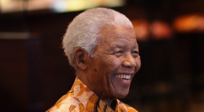 Почина бял съратник на Нелсън Мандела