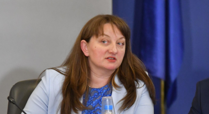 Министър Сачева разкри кога могат да бъдат отворени детските градини и защо има огнища на COVID-19 в социални и старчески домове