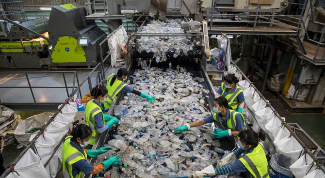 Една жертва при експлозия във фабрика за пластмаса край Неапол