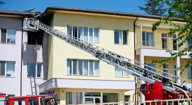 Прокуратурата разкри каква е най-вероятната причина за пожара в старческия дом в Благоевград