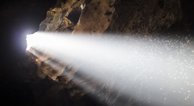 Първите Хомо сапиенс в Европа са обитавали пещерата "Бачо Киро" 